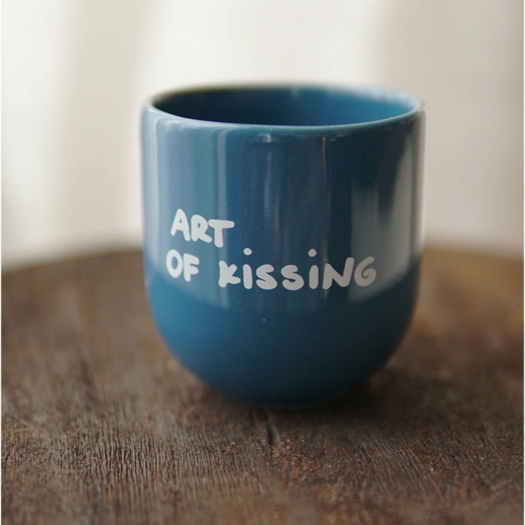 Art of kissing mug