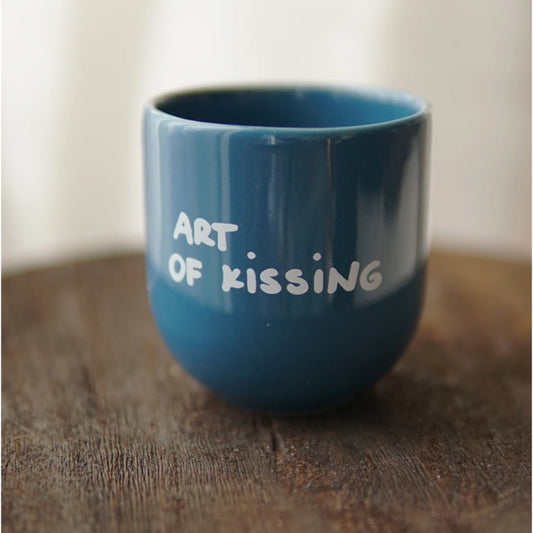 Art of kissing mug
