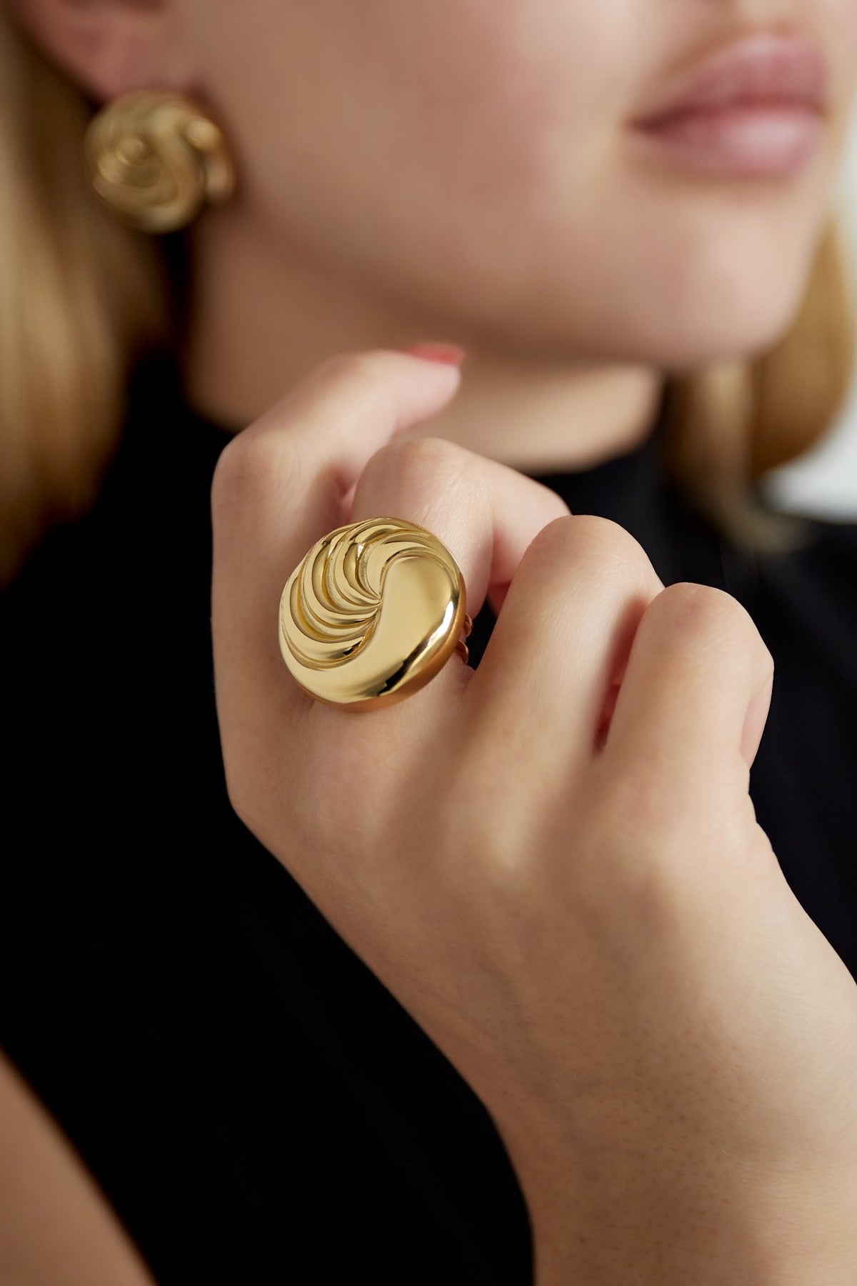 Twizzle wave ring