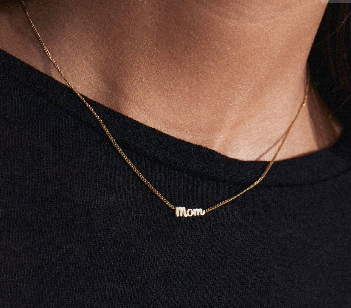 MOM necklace